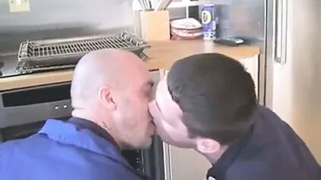 Irish electrician banged by english workmate
