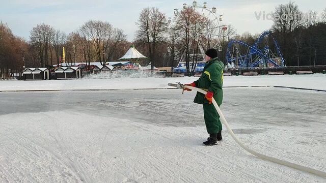 Заливка катка в центральном парке тулы